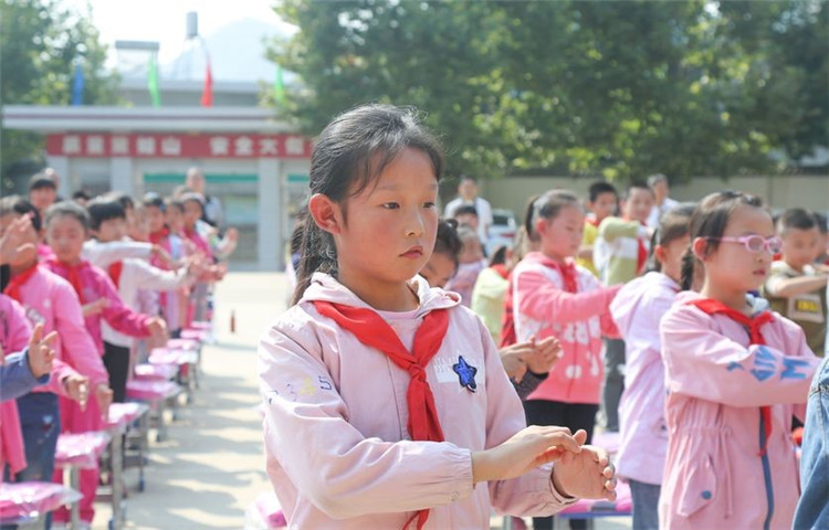 愛心書包丨情暖莘莘學(xué)子